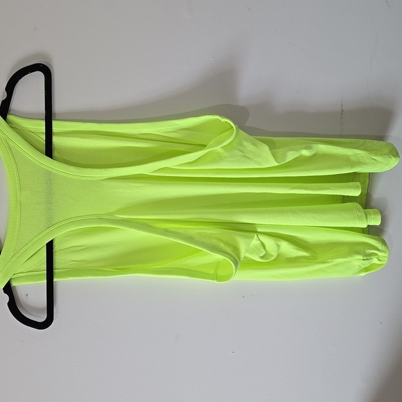 Old Navy Neon 3X or 2X  Yellow Tank Top - Picture 4 of 7